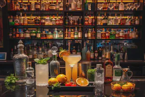 Mastering Mixology: Essential Skills for Aspiring Bartenders